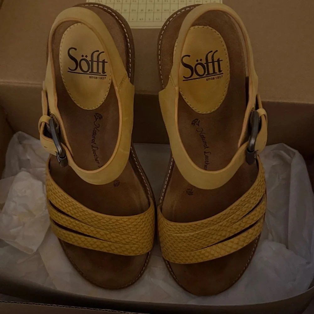 Sofft Yellow Leather Strappy Sandals - Picture 5 of 12